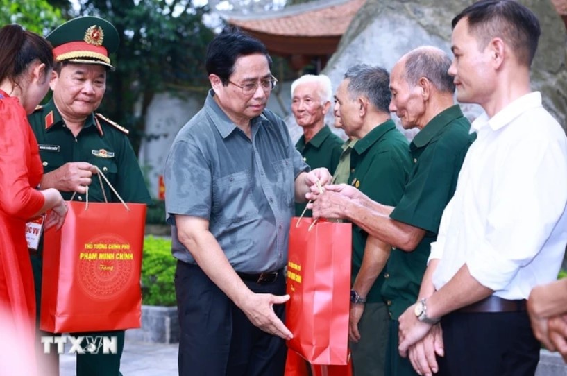 Thu tuong: Thai Nguyen vuot kho lam tot chinh sach voi nguoi co cong hinh anh