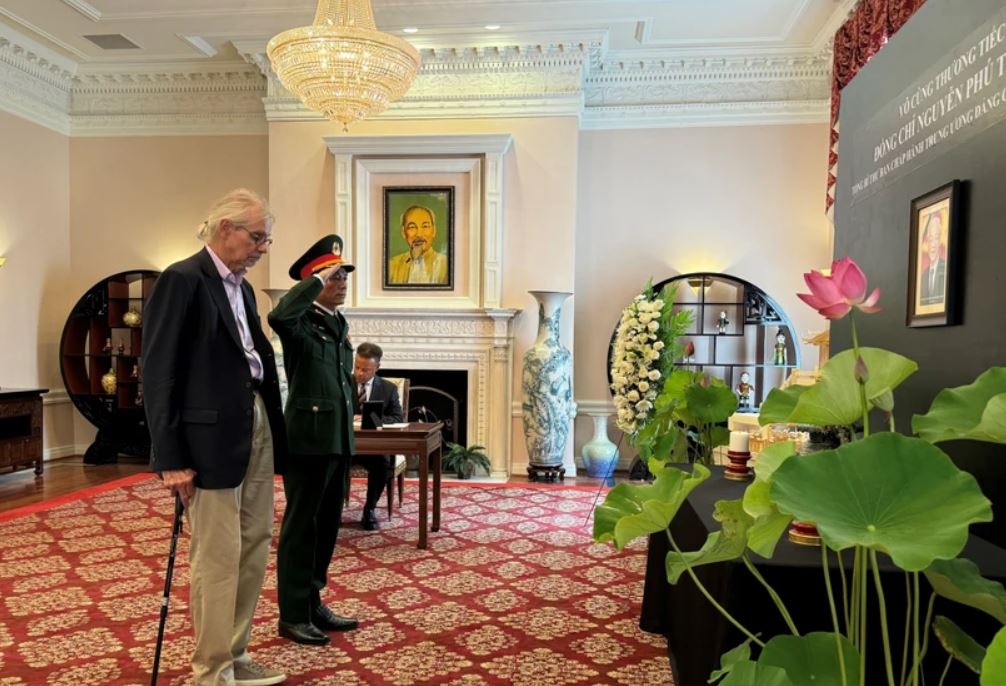 Nhung nguoi ban My, cac the he nguoi Viet kinh trong Tong Bi thu hinh anh