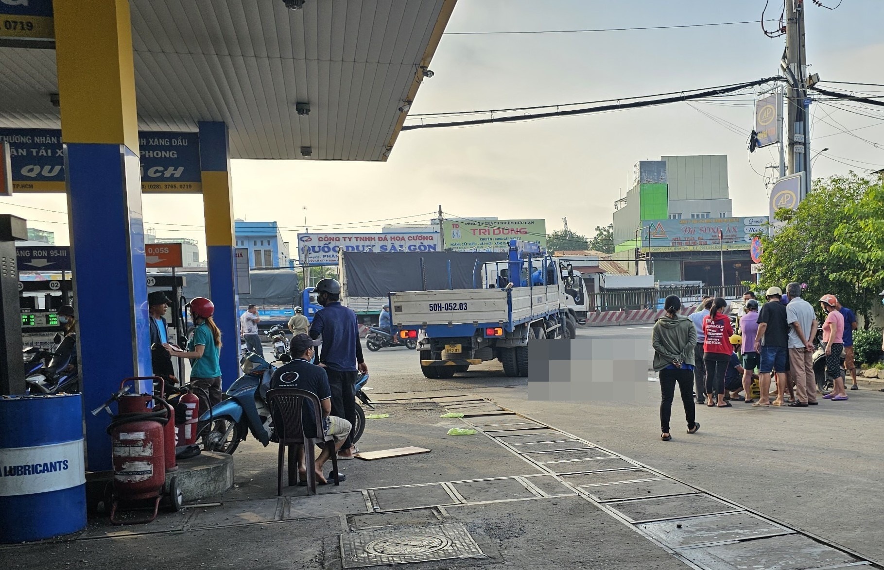 Xe tai cau can chet nguoi phu nu ban ve so o TP.HCM hinh anh