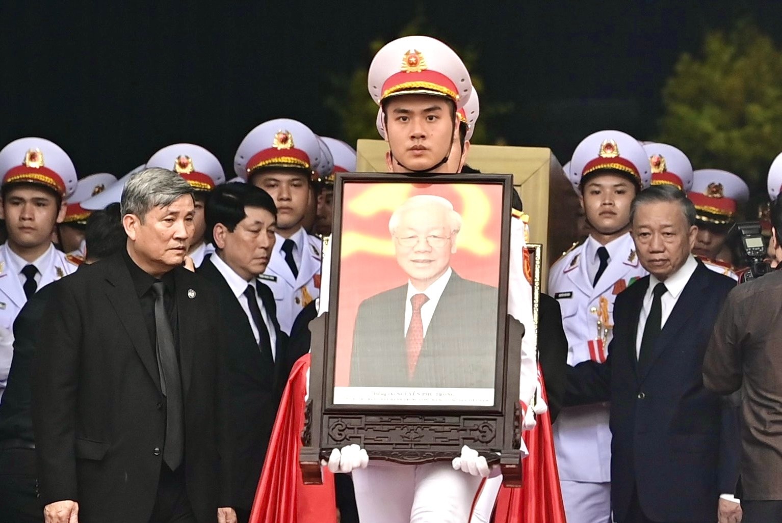 Loi cam on cua Ban Le tang Tong Bi thu Nguyen Phu Trong hinh anh