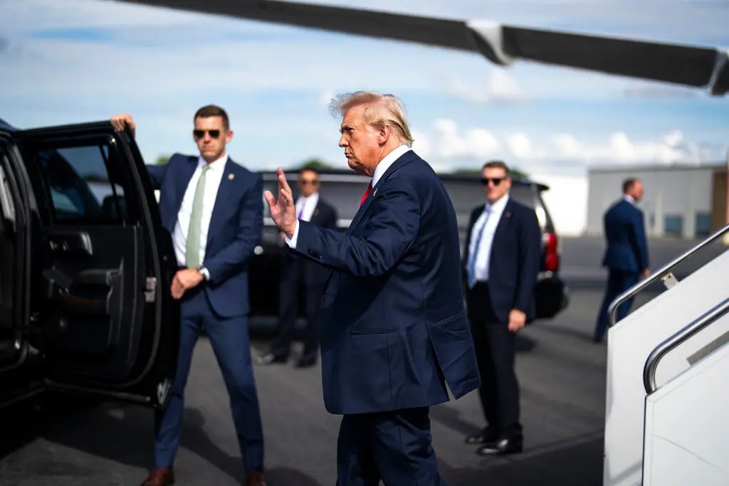 Ong Trump bat ngo tuyen bo quay lai noi bi am sat hut hinh anh