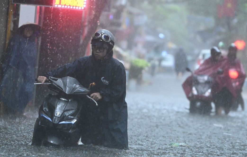 Mua giong manh, nguy co loc set o Ha Noi 3 ngay toi hinh anh