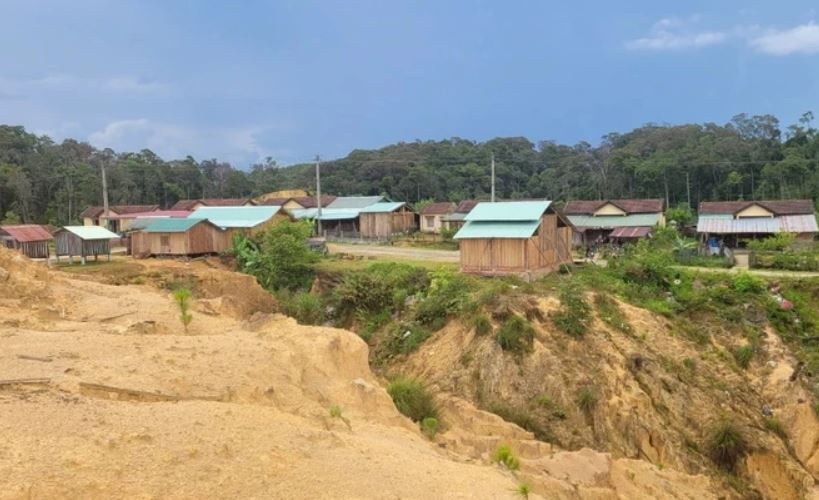 13 tran dong dat trong mot ngay o Kon Tum hinh anh