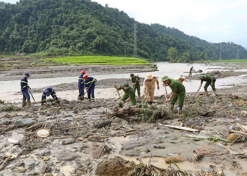 Tim thay them mot thi the bi lu quet cuon troi o Dien Bien hinh anh