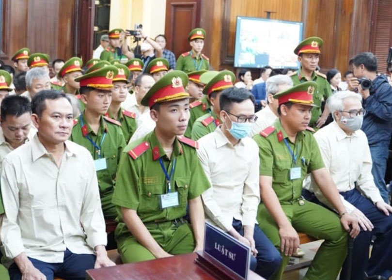 Am hieu nhay den tren cabin de bao chu xe co dua hoi lo vu dang kiem hinh anh