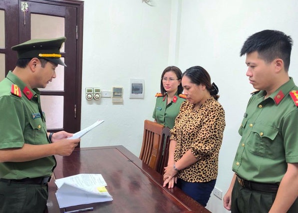 Bat doi tuong lua hang chuc nguoi di xuat khau lao dong hinh anh