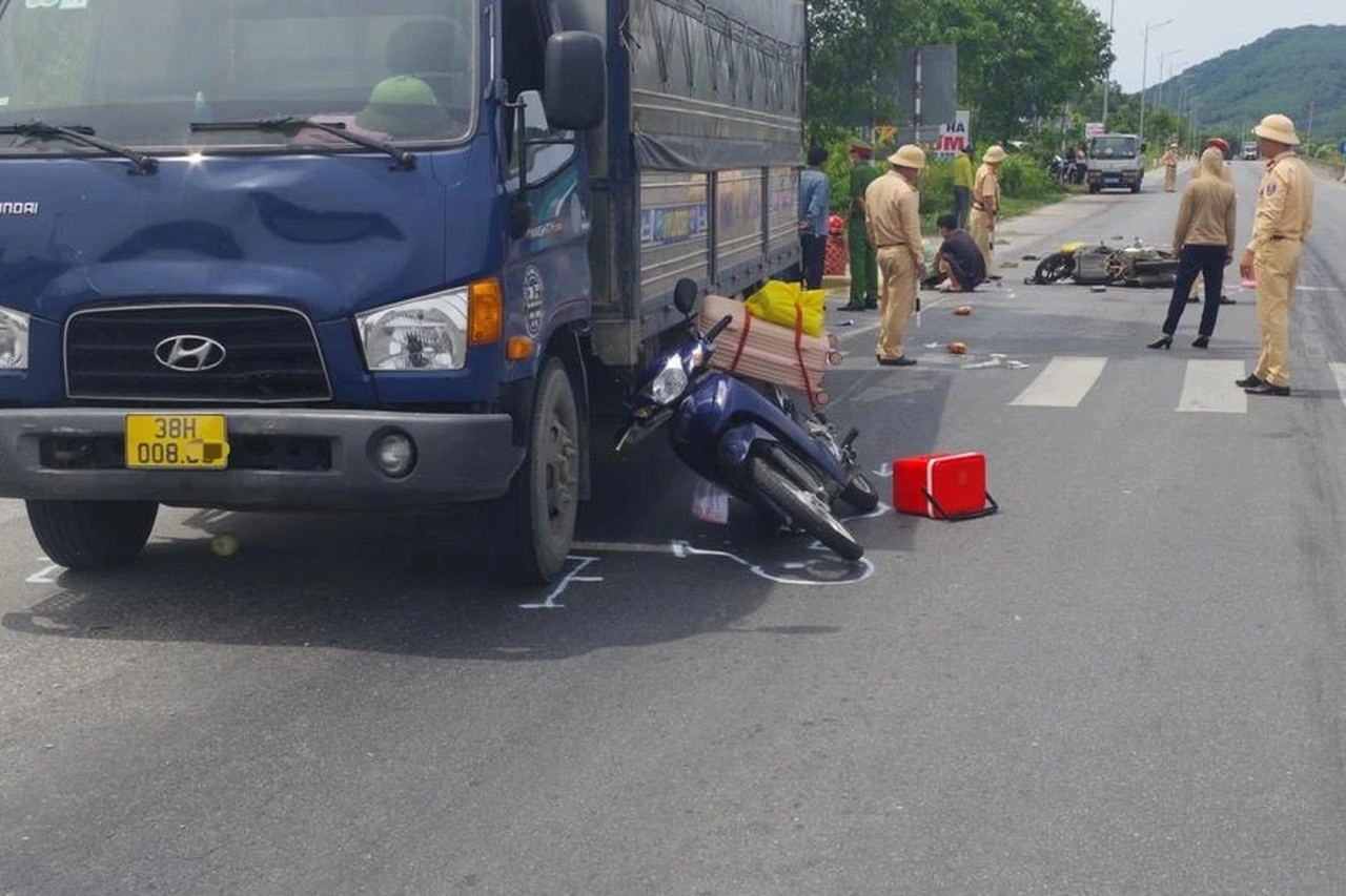 Khoi to tai xe gay tai nan lam mot nguoi tu vong, 3 nguoi bi thuong hinh anh