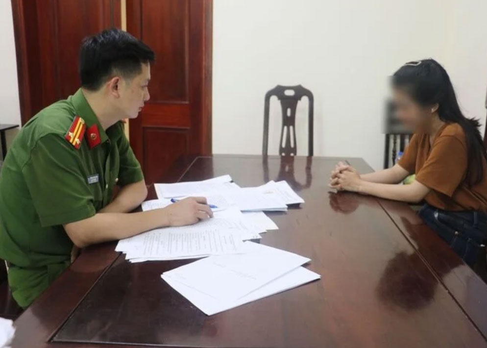 Thua lo tien ao, nguoi phu nu chiem doat 13 oto roi cam co hon 10 ty hinh anh