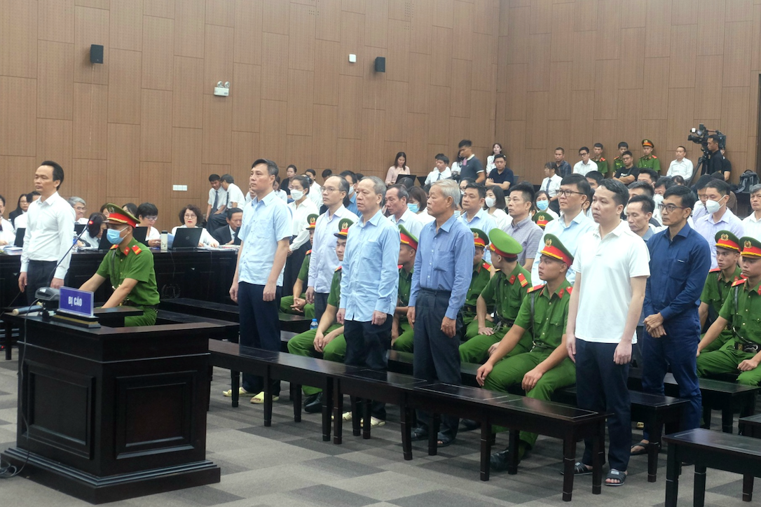 Cac bi cao khoc, xin duoc khoan hong trong vu FLC hinh anh