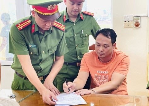 Bat mot Bi thu chi bo o Thanh Hoa vi ban dat nghia trang hinh anh