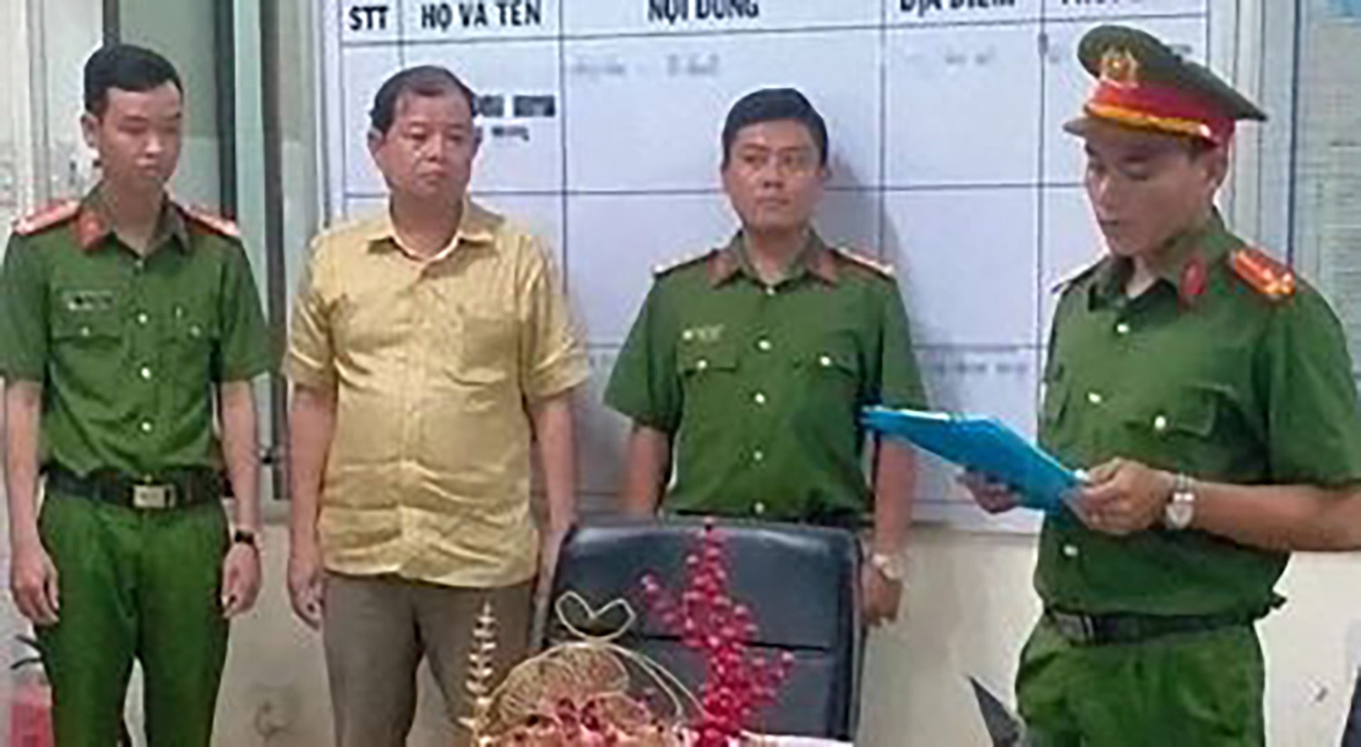 Bat tam giam Pho truong phong kinh te TP Ca Mau hinh anh