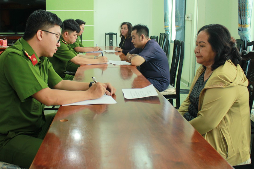 Trom cap,  TP.HCM,  Truong dai hoc,  dien thoai Ngoc Tai anh 2