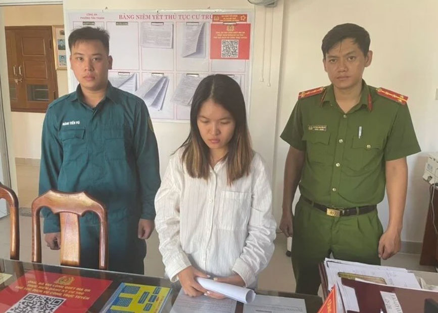Bat 'nu quai' to chuc cho nguoi nuoc ngoai o lai Viet Nam trai phep hinh anh