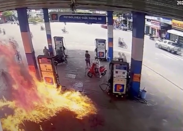 Dot cay xang,  Nha Trang anh 2