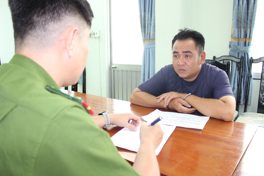 Bang nhom gan 10 doi tuong chuyen trom cap o truong dai hoc tai TP.HCM hinh anh