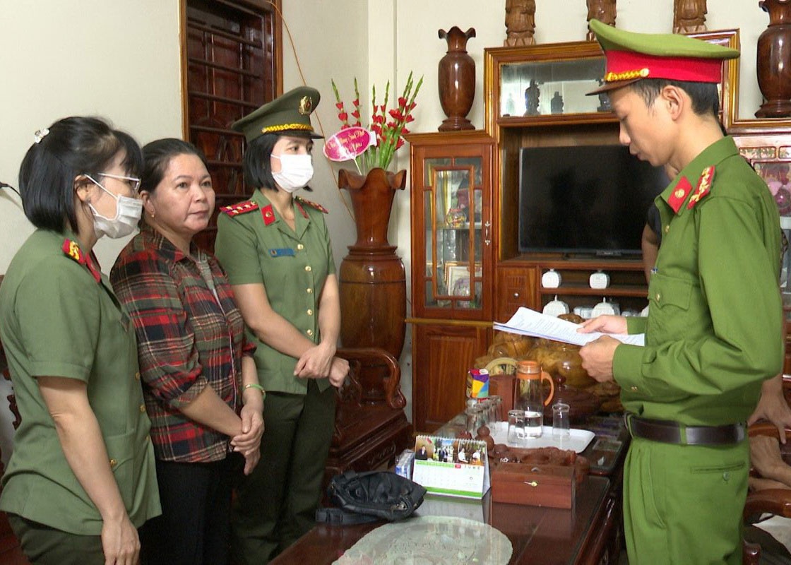 Bat tam giam doi tuong cho vay nang lai hinh anh