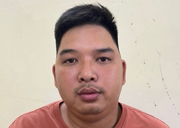 Khoi to doi tuong van chuyen hon 30 kg ma tuy qua duong hang khong hinh anh