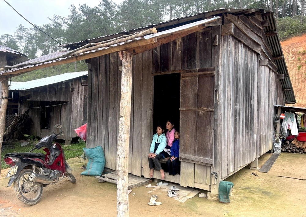 Dong dat Kon Tum anh 1