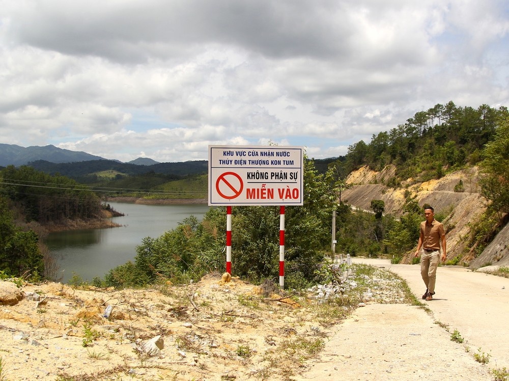 Dong dat Kon Tum anh 1