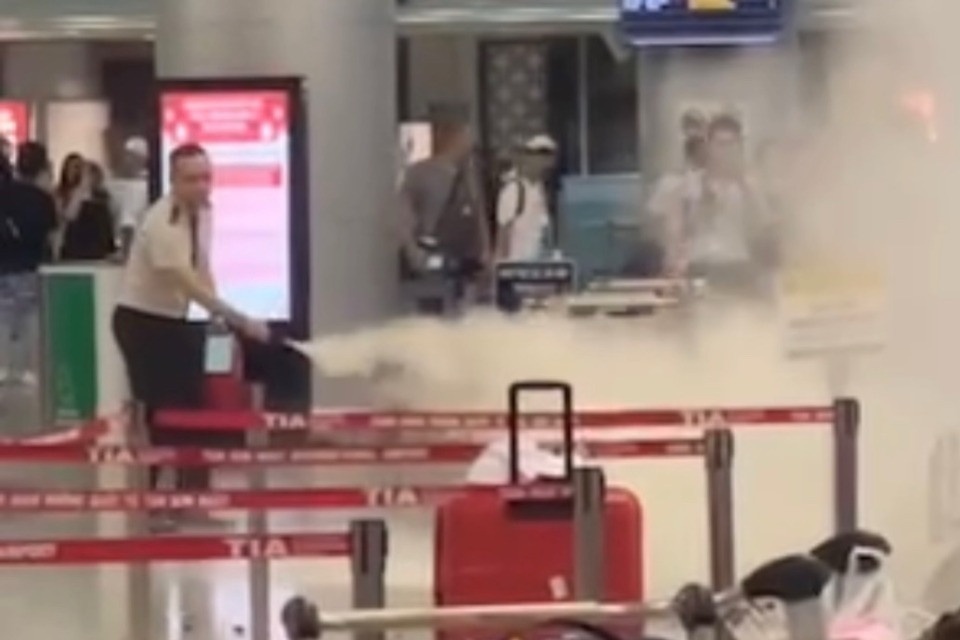 Pin du phong cua hanh khach boc chay tai san bay Tan Son Nhat hinh anh