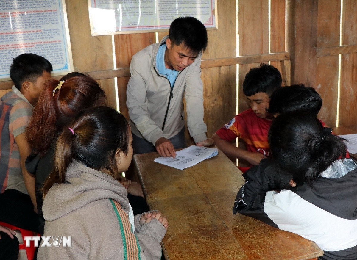 dong dat,  Kon Tum anh 1