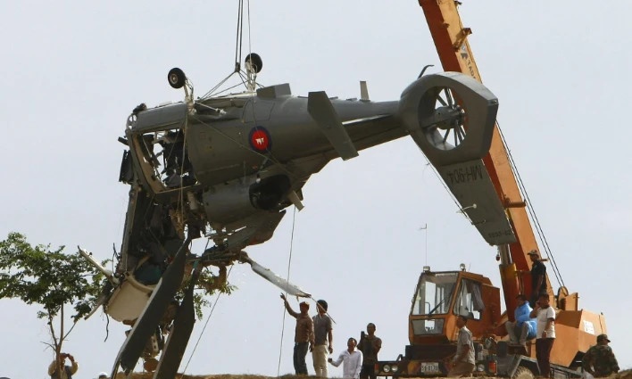 Phat hien xac truc thang roi sau 17 ngay tim kiem o Campuchia hinh anh