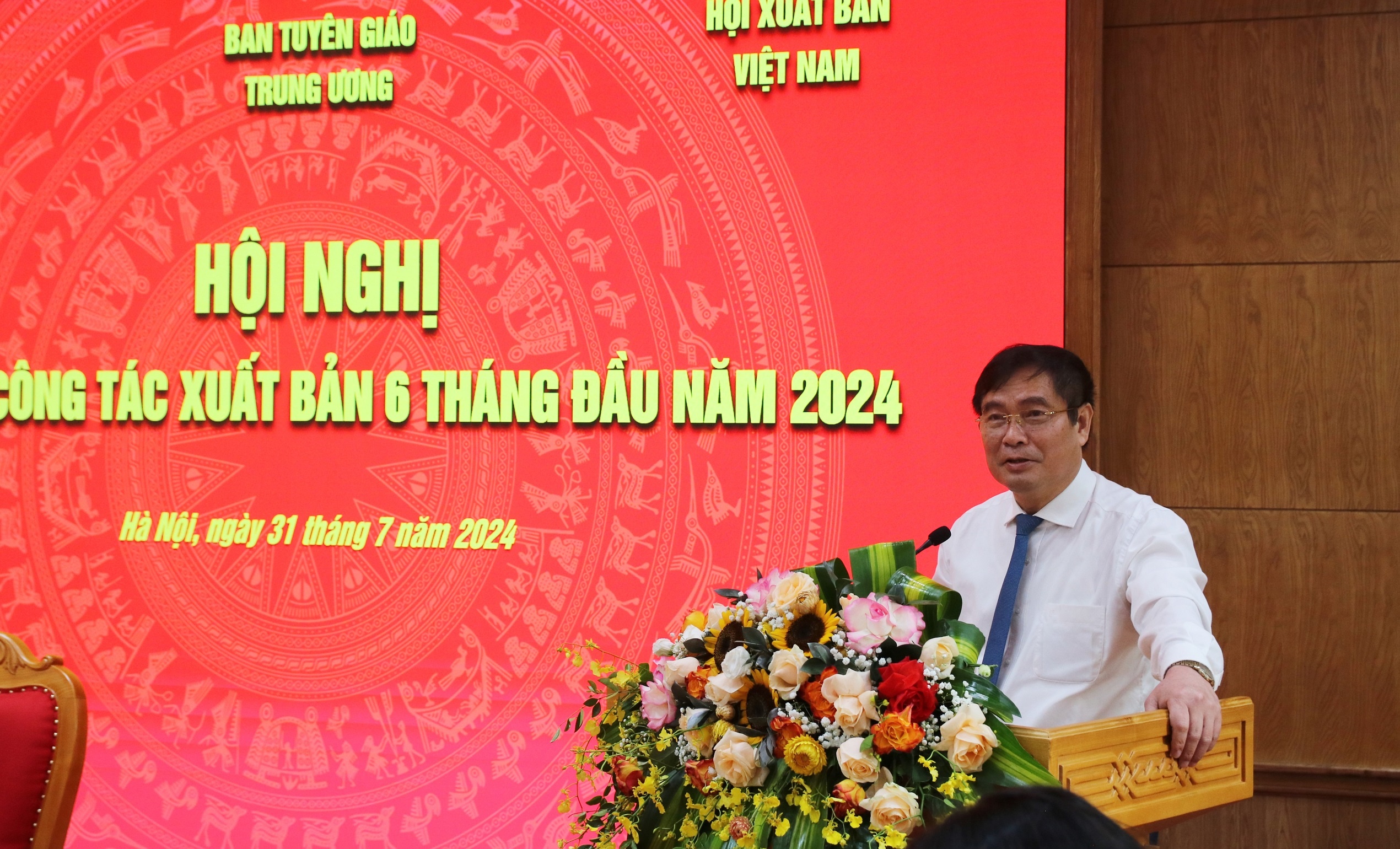 Luong sach tang anh 1