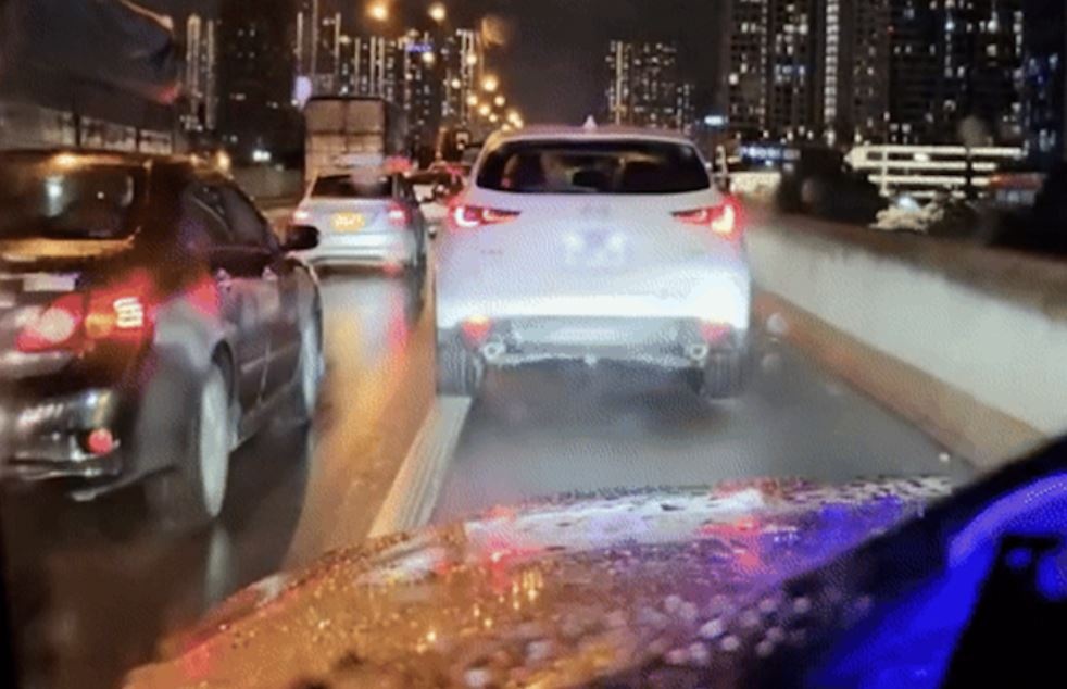 Xac minh vu o to Mazda khong nhuong xe uu tien tren Vanh dai 3 hinh anh