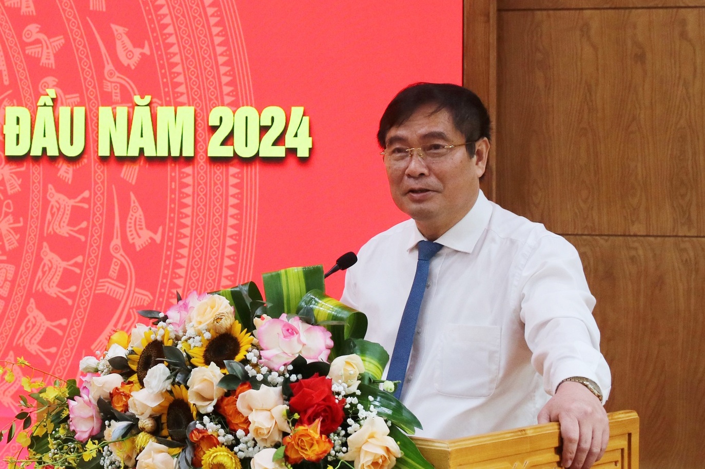 Sach xuat ban moi tang truong manh hinh anh