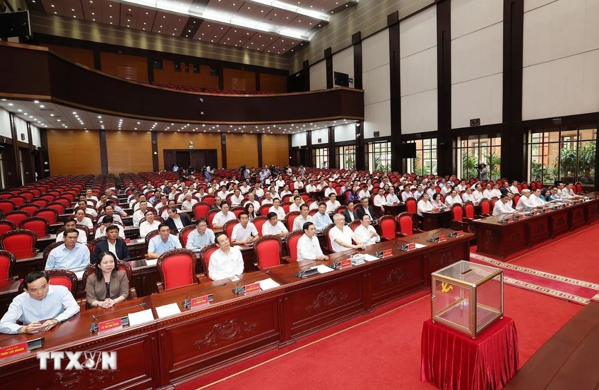 Hoi nghi Trung uong anh 1