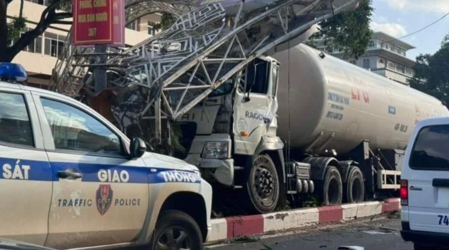 Xe bon Buon Ma Thuot anh 1