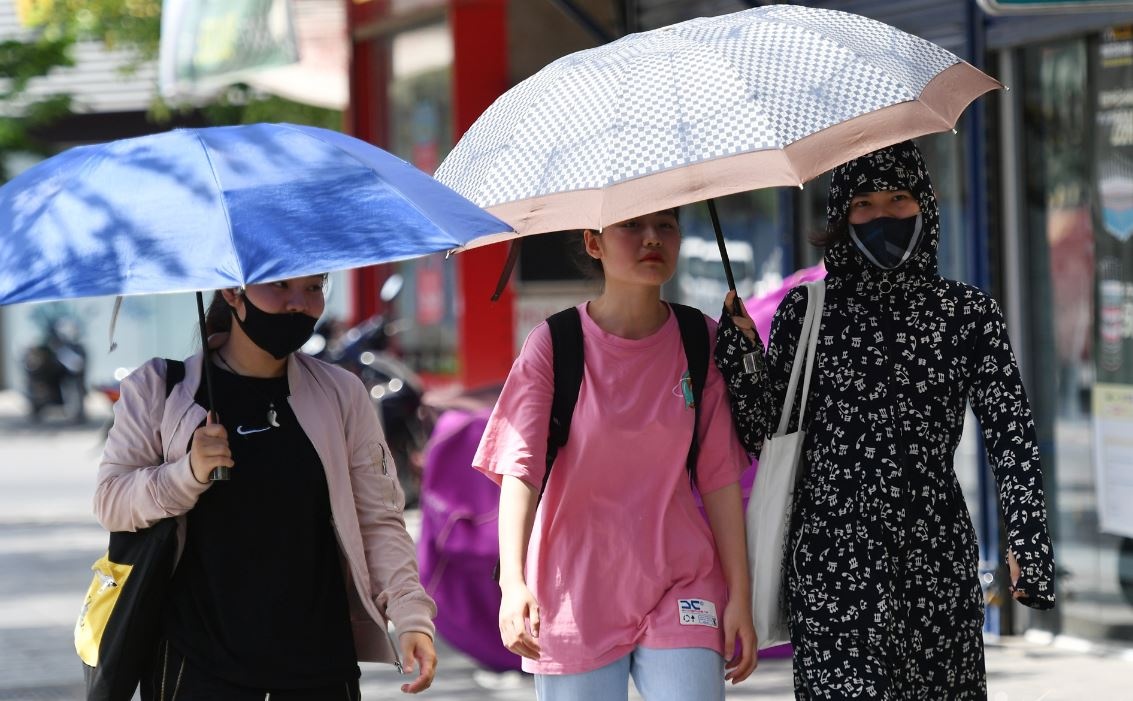 Thoi tiet Ha Noi 3 ngay toi: Bat dau dot nang nong, keo dai het tuan hinh anh