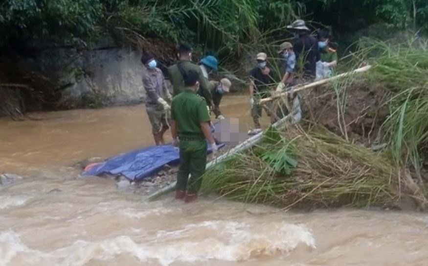 Tim thay thi the nguoi phu nu bi lu cuon troi sau 8 ngay hinh anh