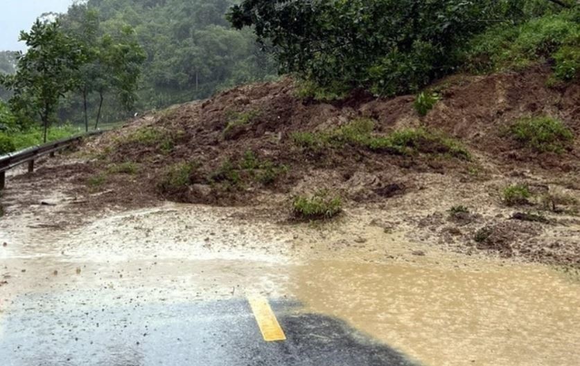 Bac Kan cong bo them mot khu vuc sat lo khan cap ve thien tai hinh anh