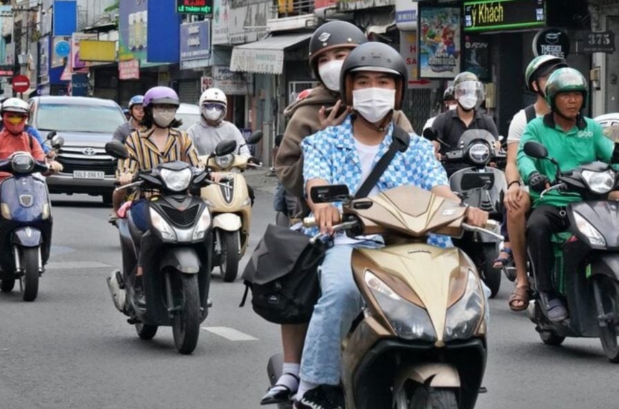 Thoi tiet TP.HCM ngay 3/8: Nang nong 35 do C, chi so tia UV cao hinh anh