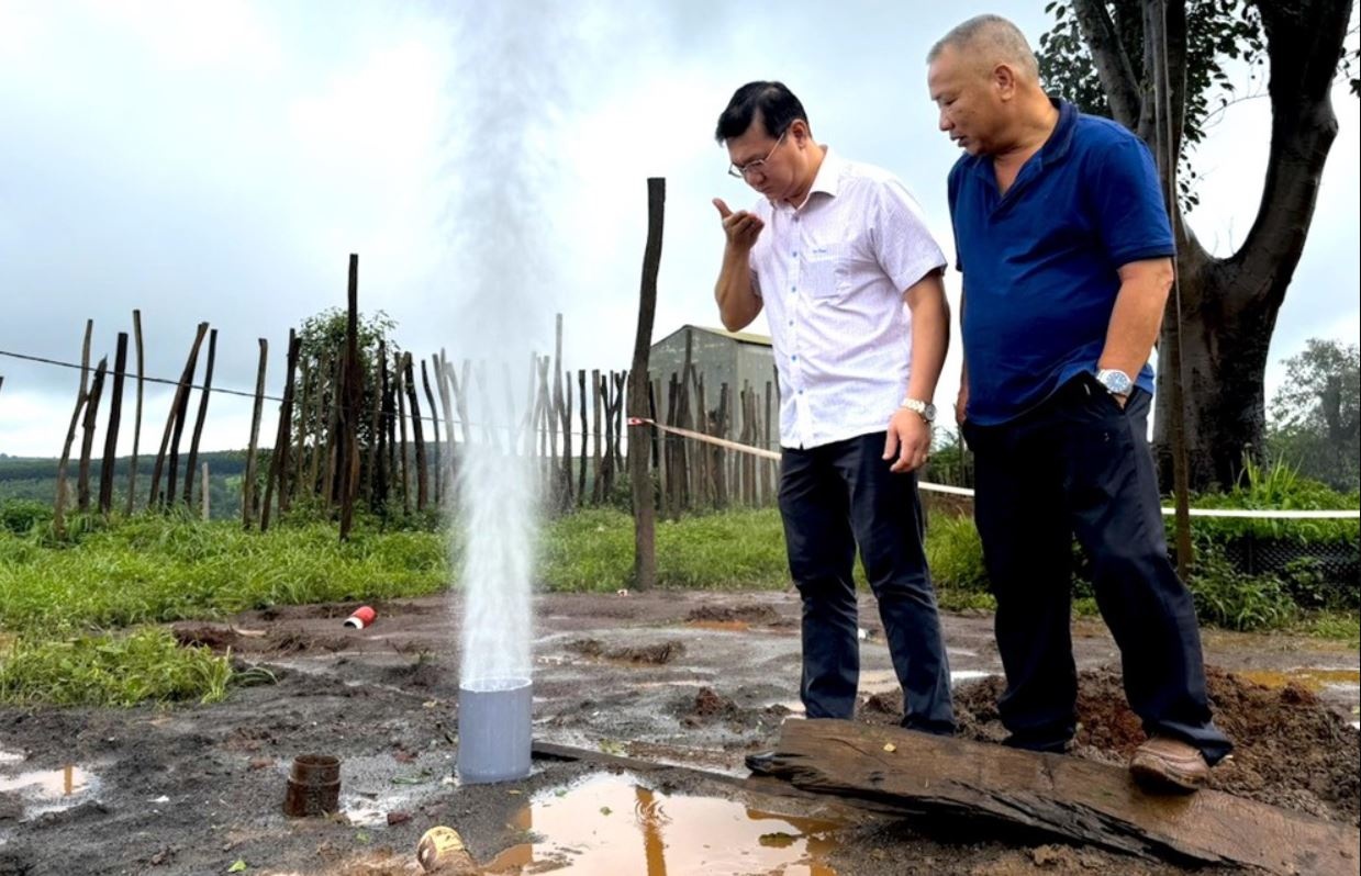 Ly giai 'hien tuong la' sau dong dat o Kon Tum hinh anh