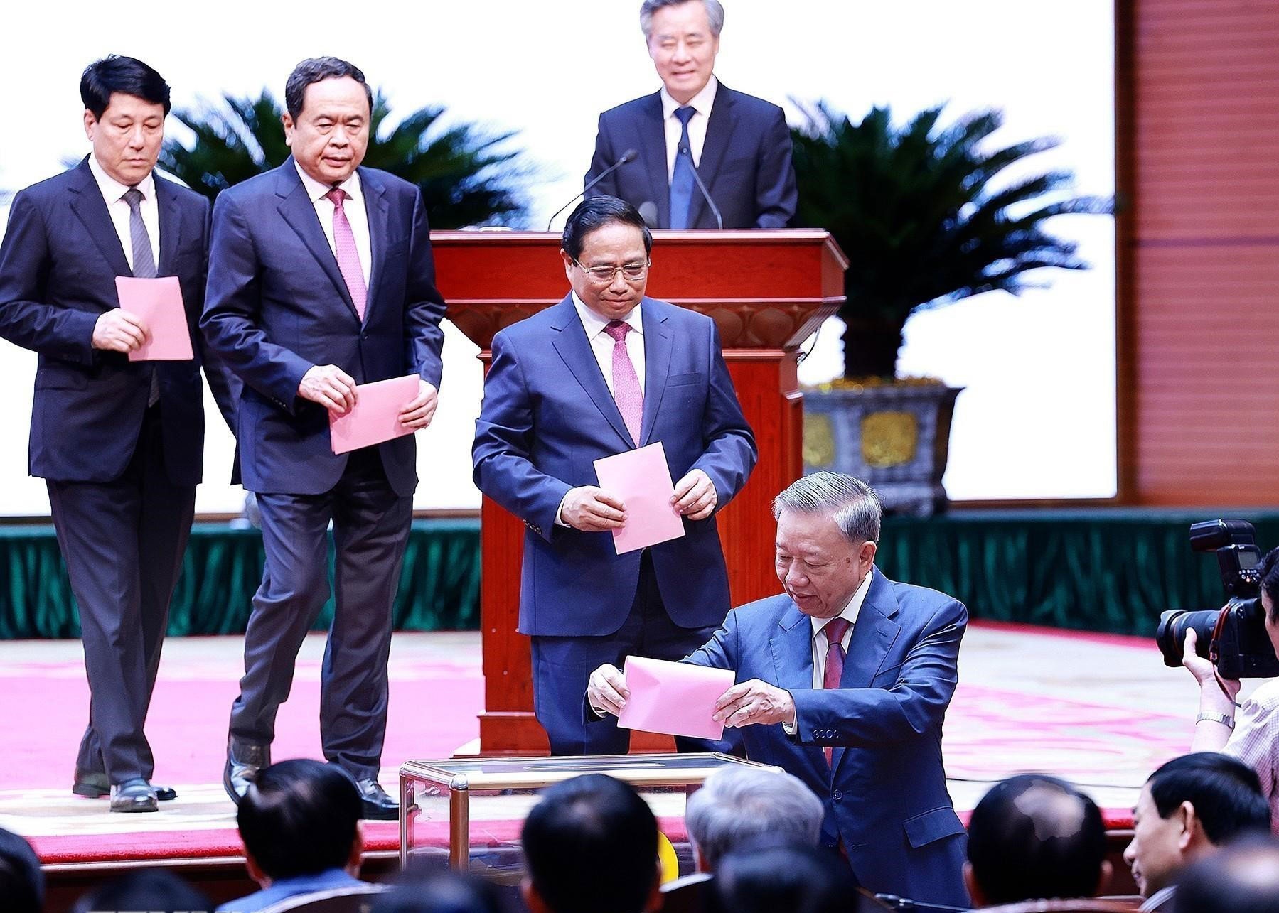 Ban Chap hanh Trung uong bo phieu bau Tong Bi thu hinh anh