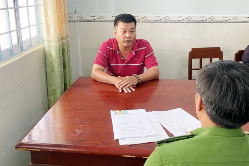 Nhan vien Chi cuc Kiem ngu dau thu khai nhan hoi lo hinh anh