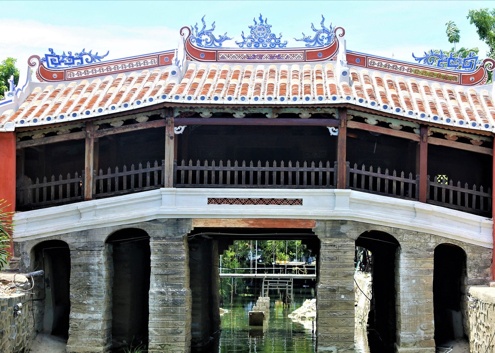 Bac tin bia dat 'mat cap dia co' khi tu bo Chua Cau hinh anh