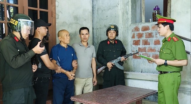 Bat doi tuong tung phat bieu xuc pham tai cac buoi tiep xuc cu tri hinh anh