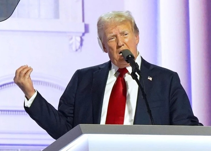 Ong Trump huy dong hon 138 trieu USD cho quy tranh cu hinh anh