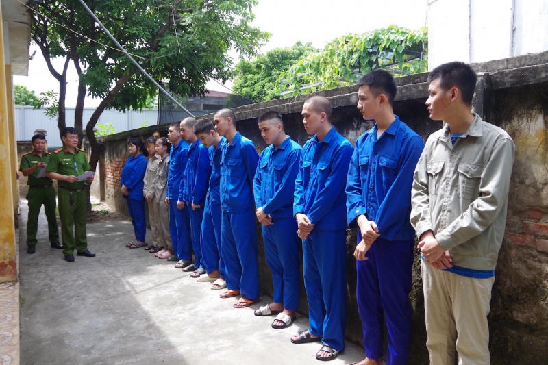 Changg be,  Pham Thu Trang,  Pham Thi Ngoc Lan,  Nguyen Thuy Kieu,  Hai Duong anh 1