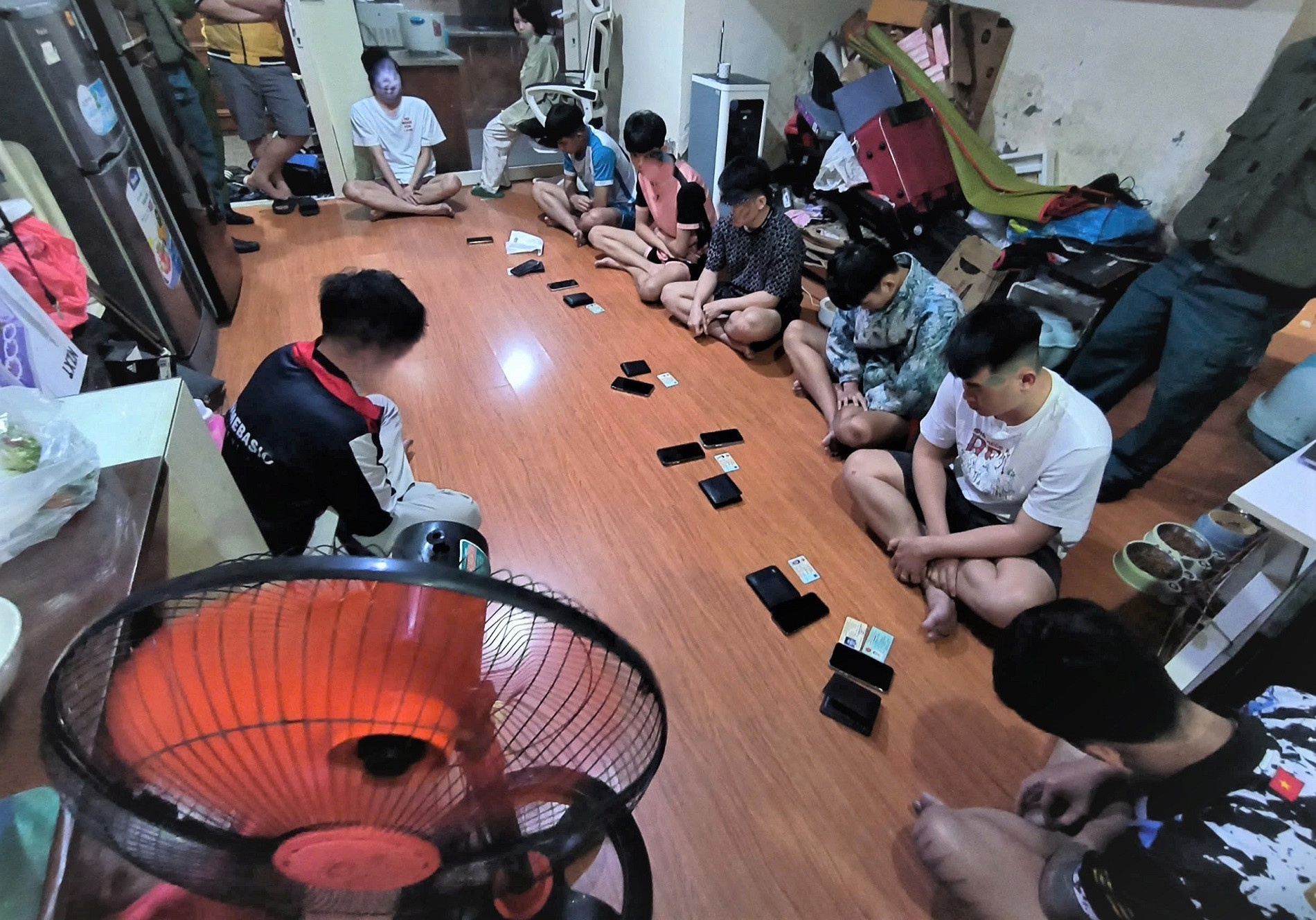 Triet xoa nhom 'bang mu rom' chuyen chiem doat tai khoan Facebook hinh anh