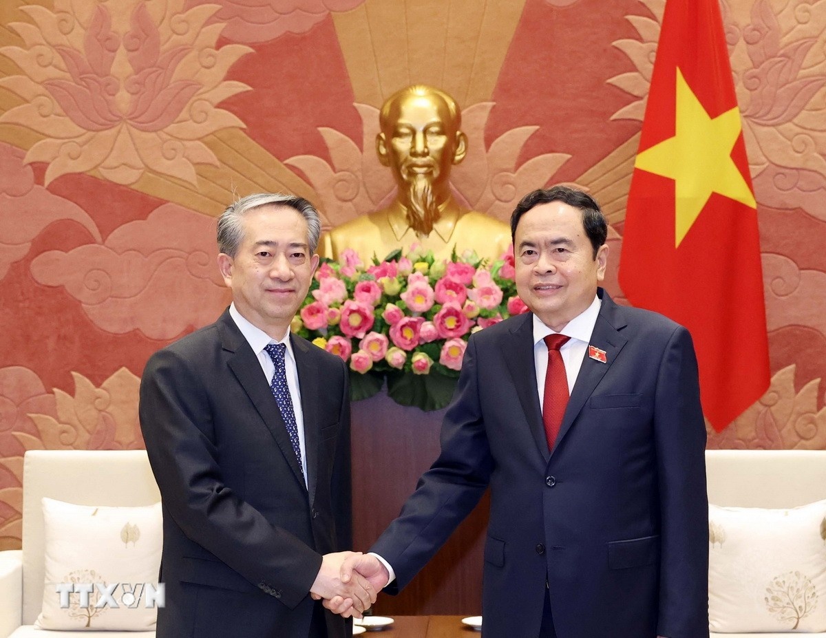 Chu tich Quoc hoi anh 3