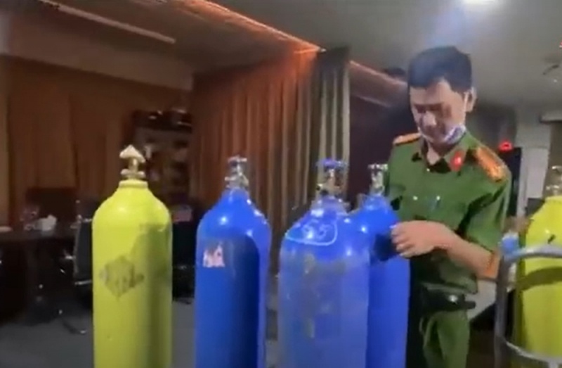 Quán bar Phương Lâm,  Bar Phương Lâm,  TP.HCM,  Khách sạn Phi Long,  Công ty Appeal,  Màu xanh Chàm,  Kinh doanh Homie,  Quán bar Ferso,  Quán bar Dubai ảnh 3 Quan bar Phuong Lam,  Bar Phuong Lam,  TP.HCM,  Khach san Phi Long,  Cong ty Appeal,  Mau xanh Cham,  Kinh doanh Homie,  Quan bar Ferso,  Quan bar Dubai anh 3