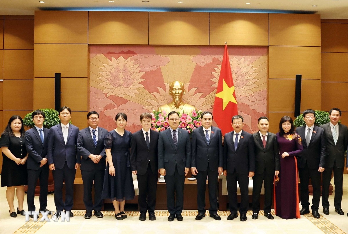 Chu tich Quoc hoi anh 8