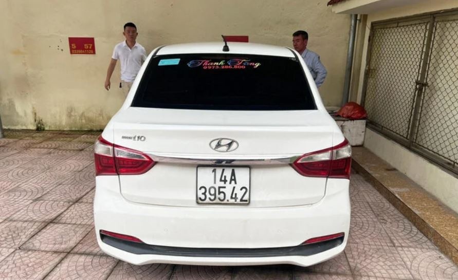 Gay tai nan chet nguoi, tai xe taxi bo chay ve que hinh anh