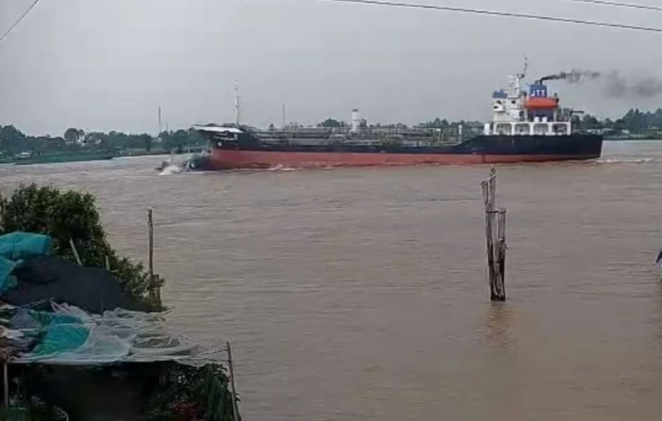 Nguyen nhan tau cho hang va cham pha tren song Vam Nao hinh anh