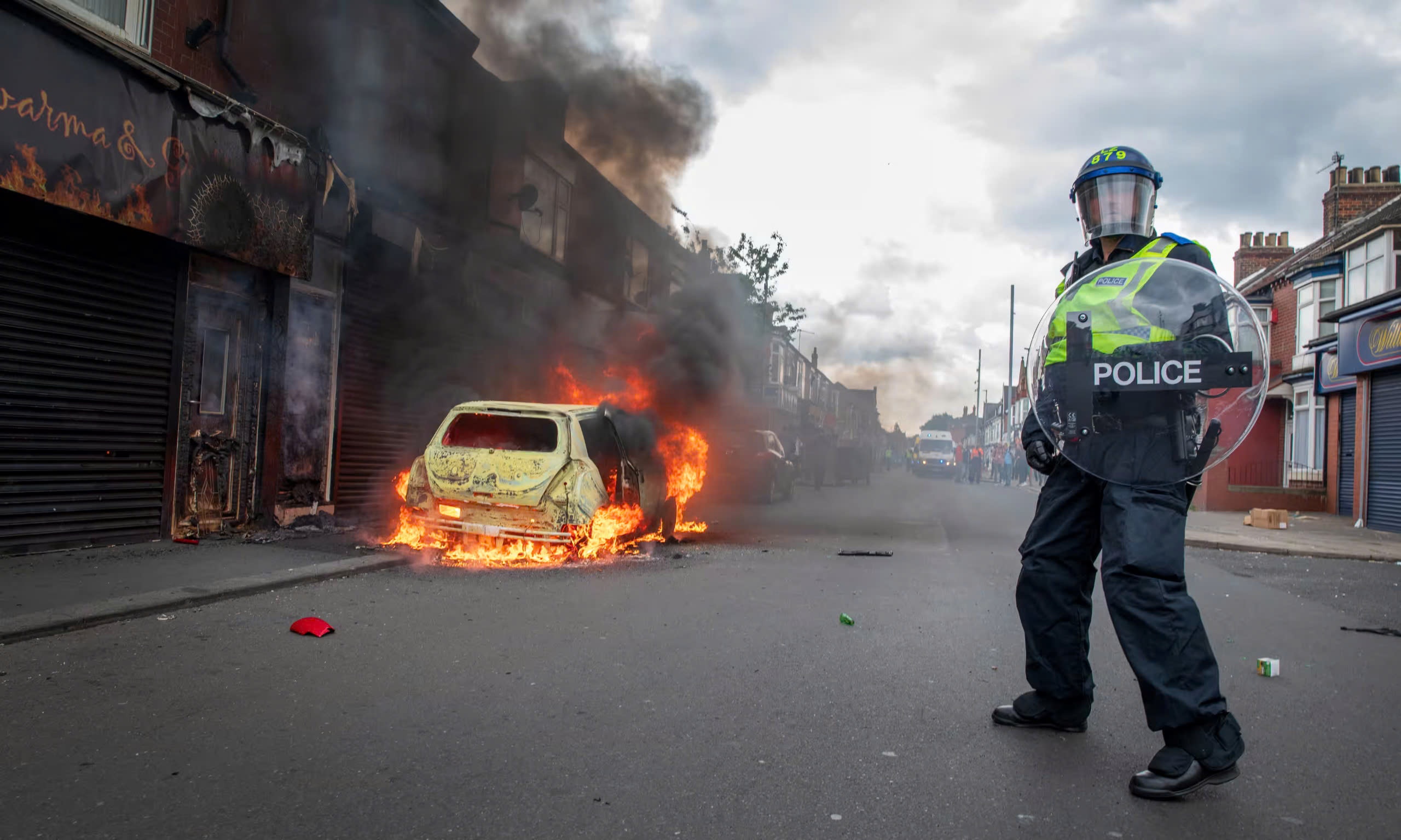 6.000 canh sat chong bao dong Anh chuan bi doi pho bieu tinh bao loan hinh anh