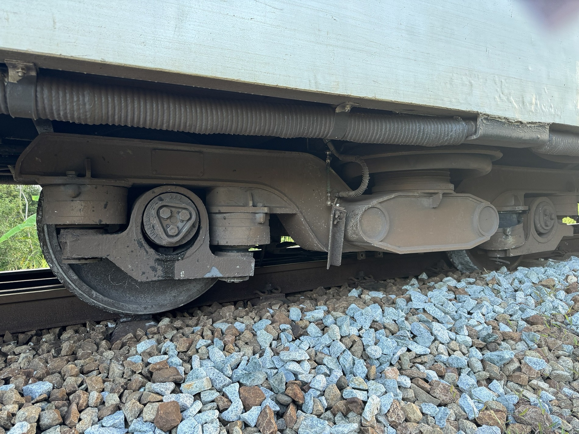 Tau SE2 trat banh anh 1